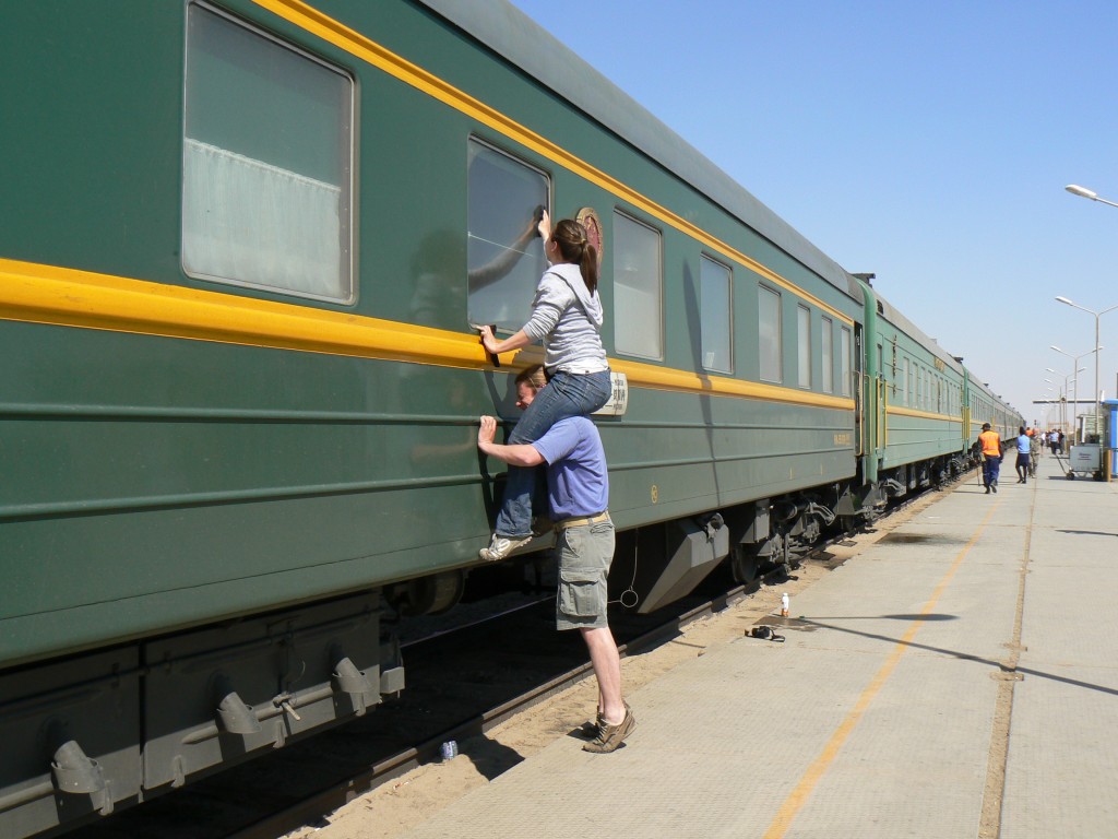 The train journey from moscow. Монголия железная дорога. Поезда из Китая в Монголию. Монгольский поезд с тверскими вагонами. Поездка в последнем вагоне монгольского поезда.